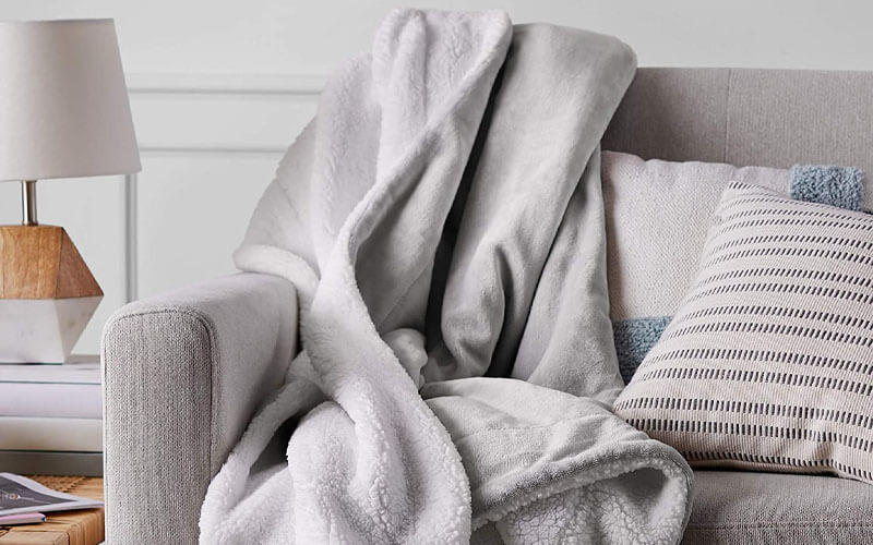 Luxurious Micromink Sherpa Blankets for Cozy Moments Luxurious Micromink Sherpa Blankets for Cozy Moments