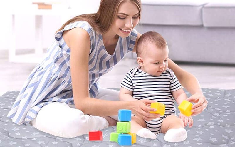 Cushioned playing mat for crawling babies