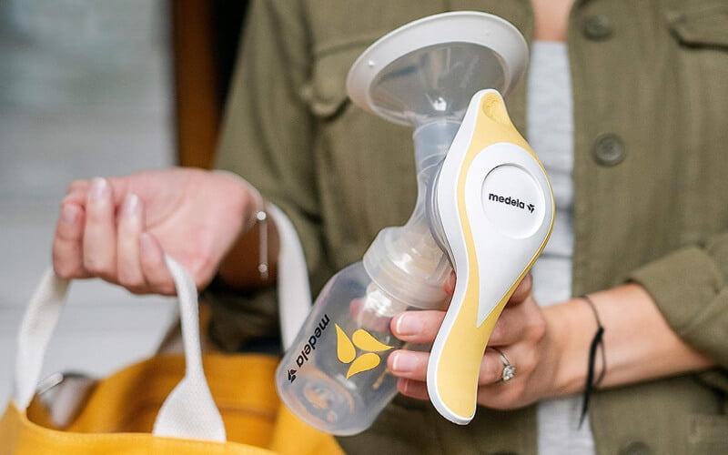 Medela manual breast pump with flex shields Medela manual breast pump with flex shields