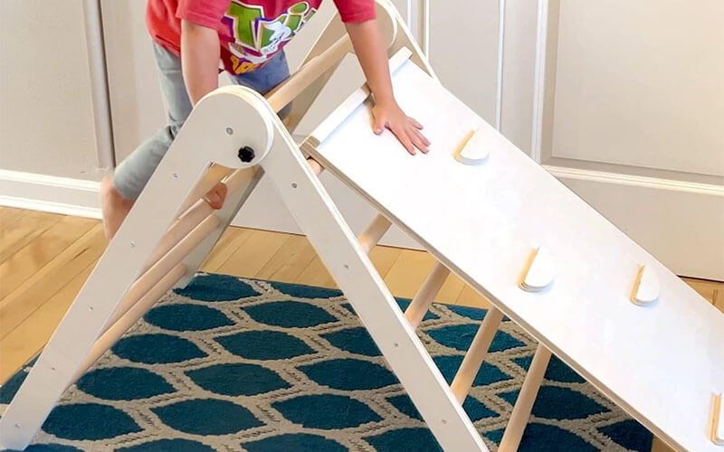 Foldable climbing triangle climbers and structures