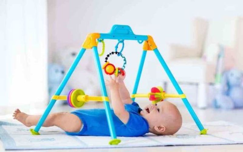 When to Introduce Toys to Newborns